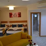 Rose Hotel Side