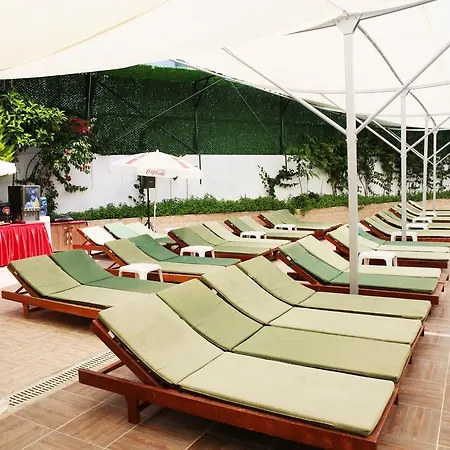 Rose Hotell Side
