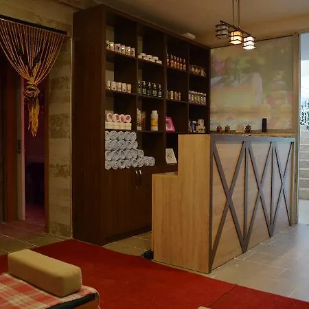 Rose Hotell Side